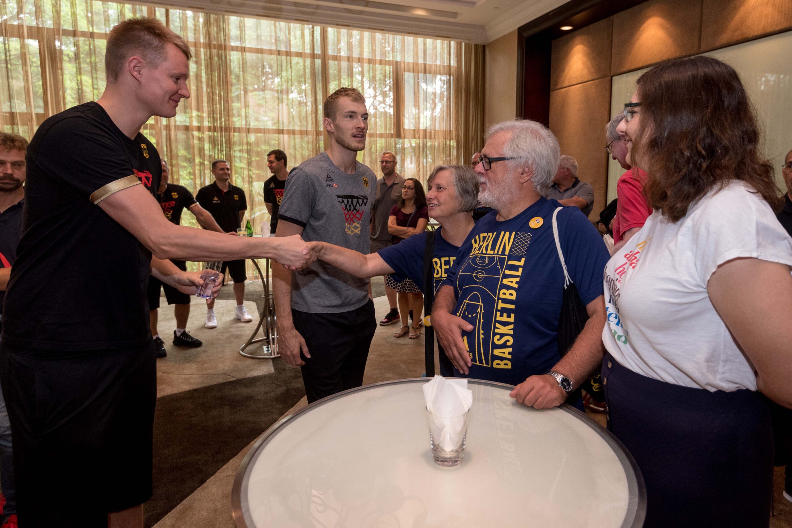 Basketball Shenzhen 04.09.2019
FIBA Basketball Weltmeisterschaften World Cup WM Weltmeisterschaft
Meet & Greet fans und Mannschaft

Foto: Camera4

Jede Nutzung des Fotos ist honorarpflichtig gemaess derzeit gueltiger MFM Liste zzgl. Mehrwertsteuer. Urhebervermerk wird nach Paragraph 13 UrhG ausdruecklich verlangt. Belegexemplar erforderlich! Bei Verwendung des Fotos ausserhalb journalistischer Zwecke bitte Ruecksprache mit dem Fotografen halten. - Each usage of the photo requires a royalty fee in accordance to MFM. No model release. For any usage other than editorial purposes please contact the author.